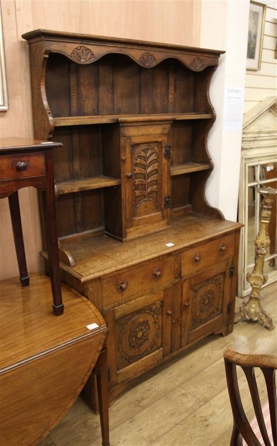 An oak dresser W. 122cm
